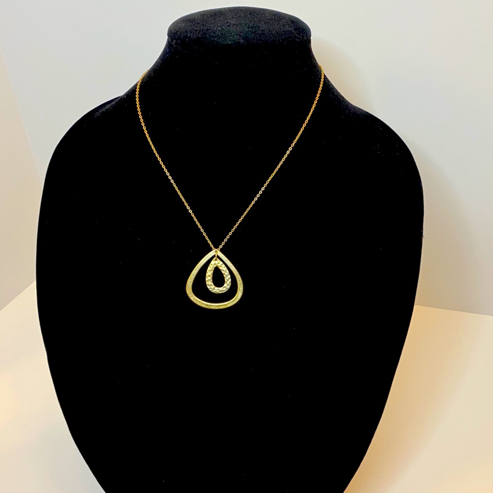 Medium length gold toned necklace